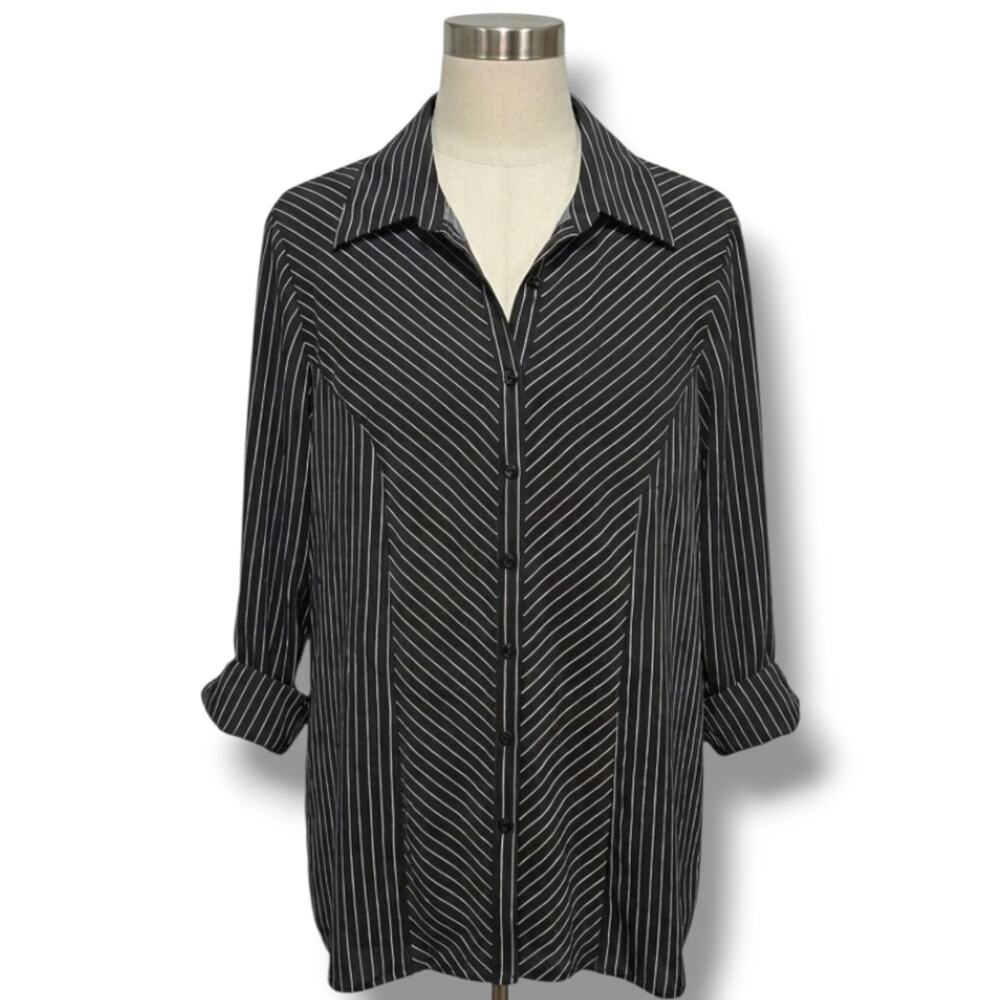 Dressbarn Woman Black White Chevron Pinstripe Button Down Shirt Estimated 1X
​